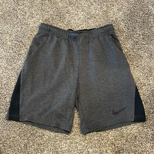 Nikes men shorts